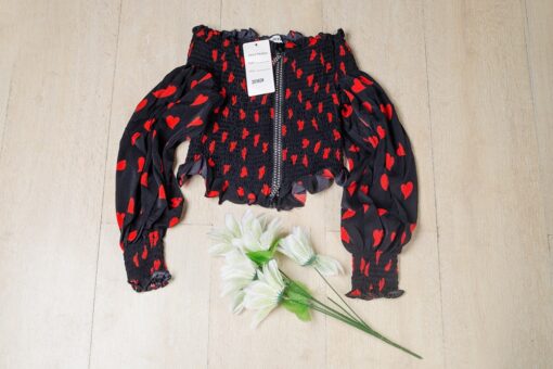 Sexy red heart print off shoulder puff long sleeve exposed navel slash neck blouse black