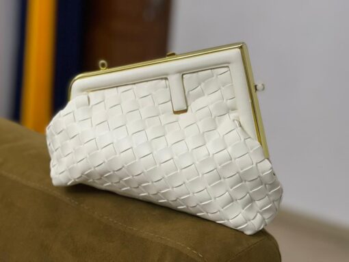 Vintage armpit bag with golden frame clip-on shoulder messenger mini bag white
